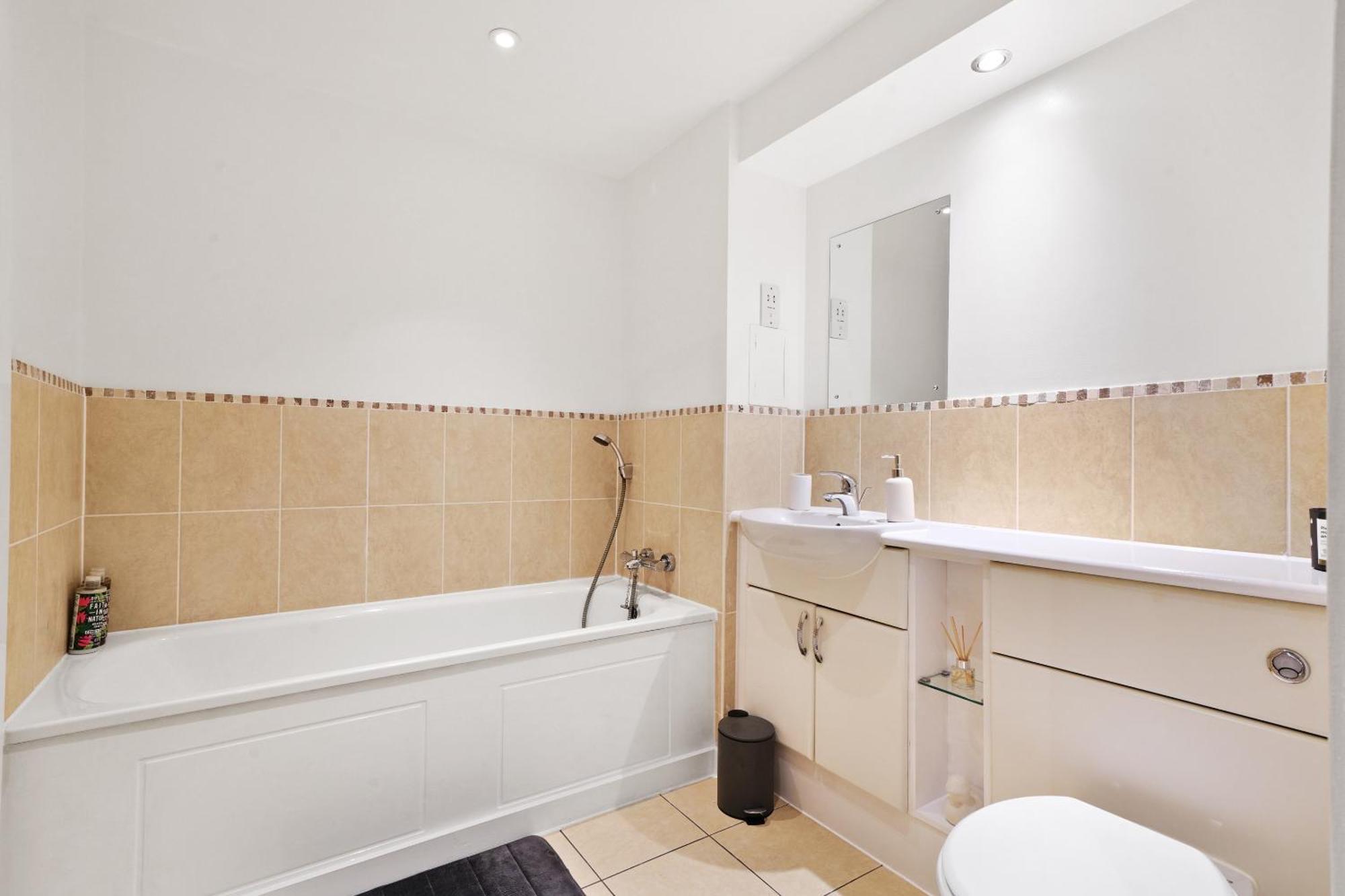 Central Bishops Stortford 2Br Apartment Бишъпс Стортфорд Екстериор снимка